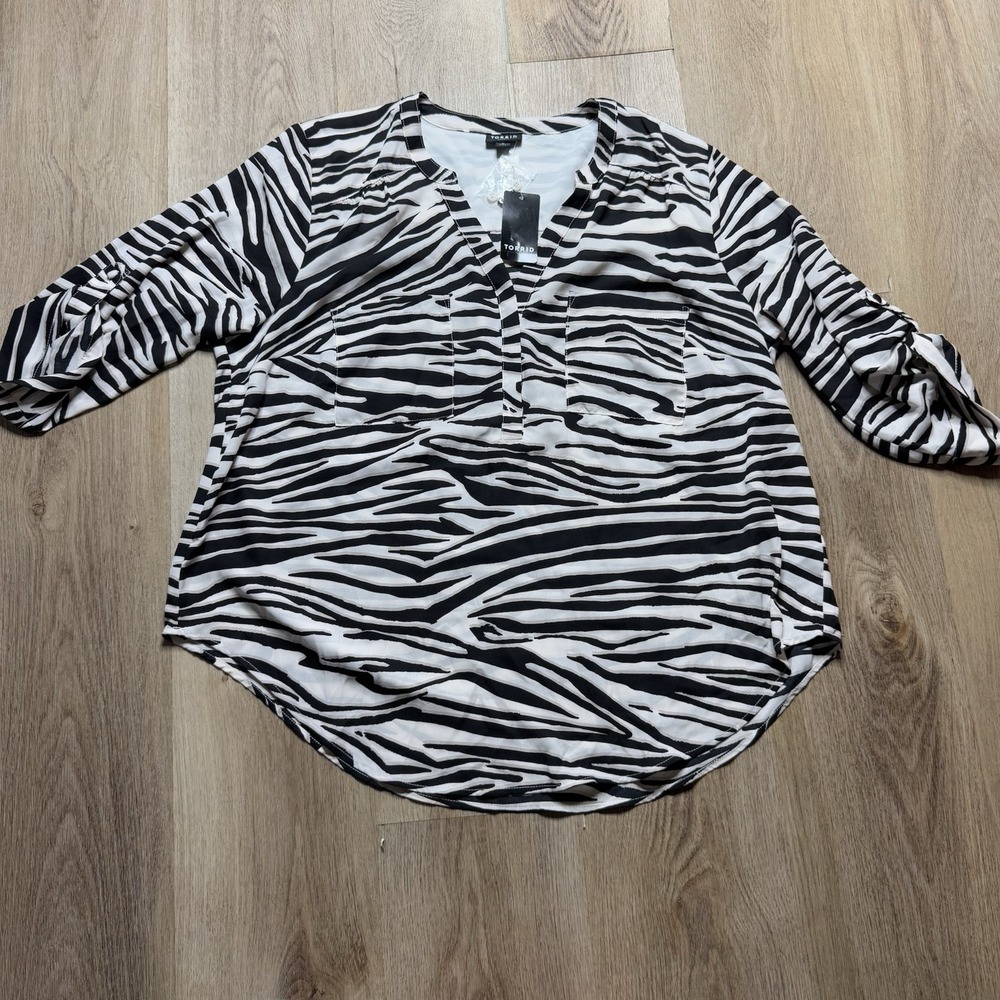 Torrid Harper Size L Zebra Print 3/4 Roll Tab Sleeve V Neck Pocket Front 0 / 12